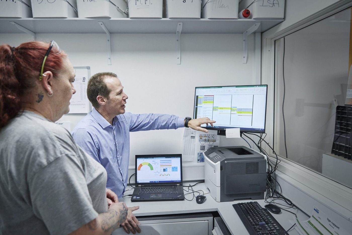 Dana Lim specialists collaborating in the laboratory