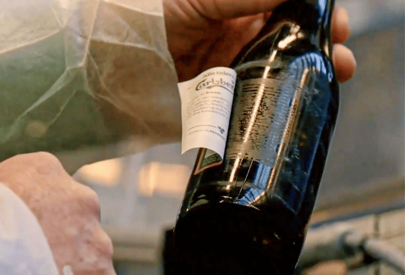 Labeling adhesive application on bottles